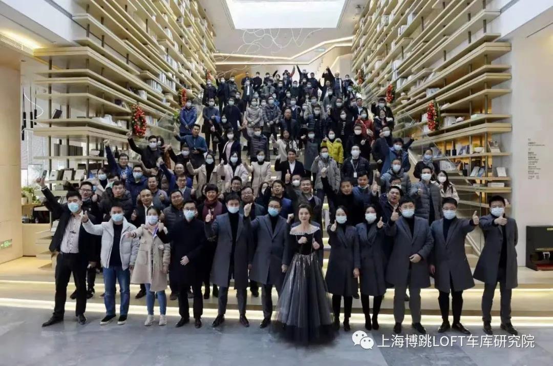 湘潭全国一百多人在华侨城汉口道6号参观研讨LOFT专利车库技术！